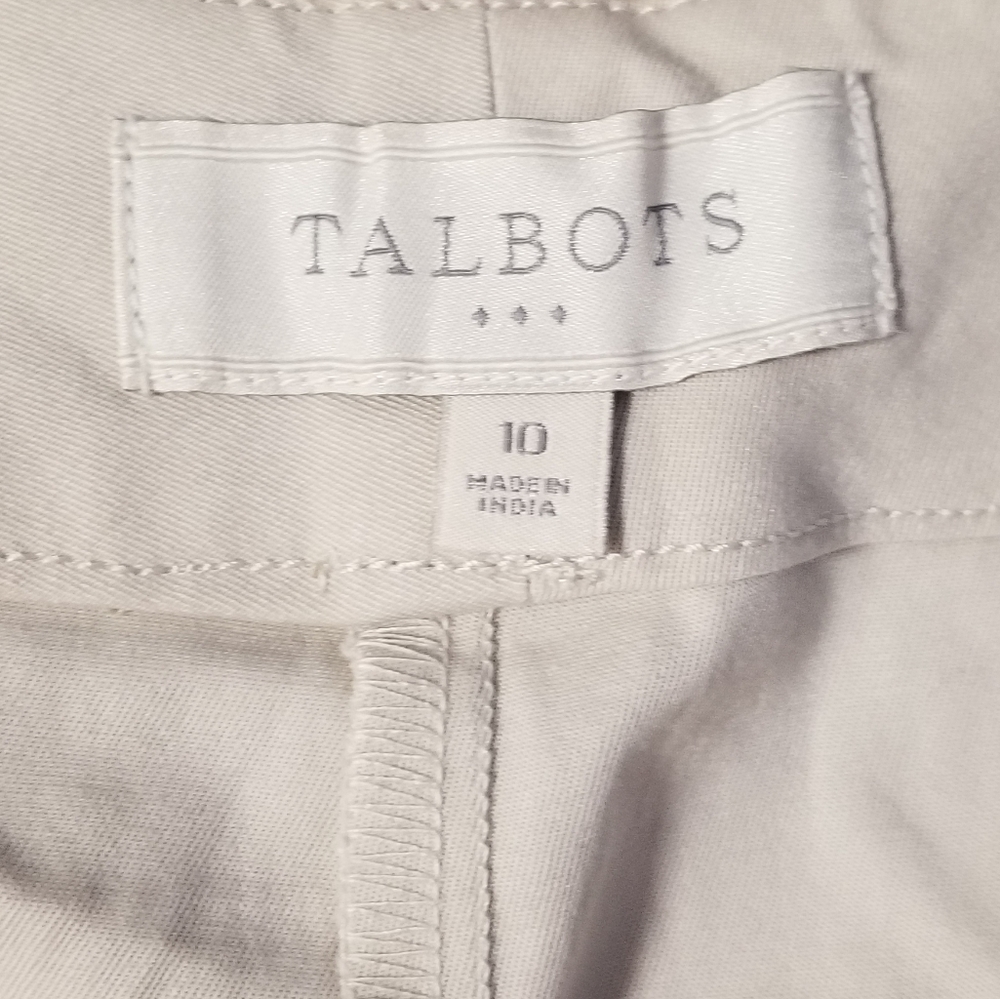 Women's Khaki Shorts - Picture 5 of 6